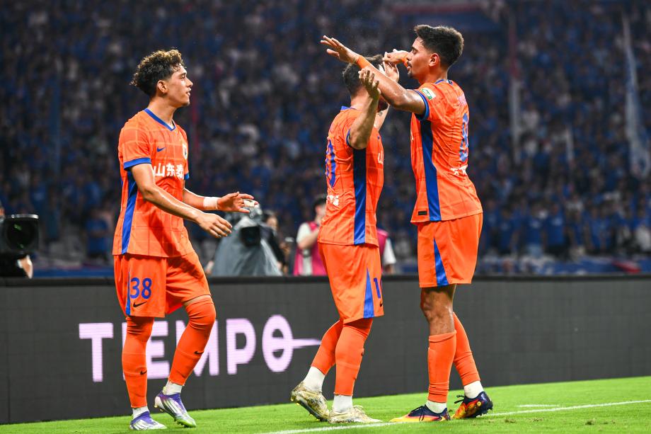 中超-卡扎伊什维利帽子戏法 泰山客场战平申花